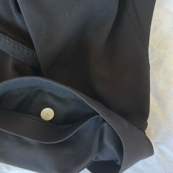 SOLD Lululemon Black tights/leggings Capri, size XS (6) preowned - Picture 10 of 12